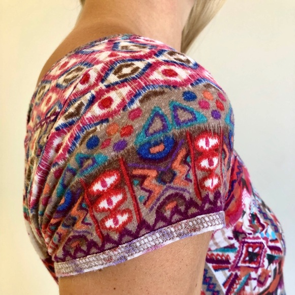 Flowing Patterned Top - Picture 3 of 4